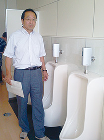 学校のトイレを調査