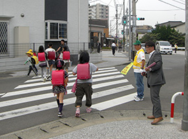 通学路五差路の歩車分離信号